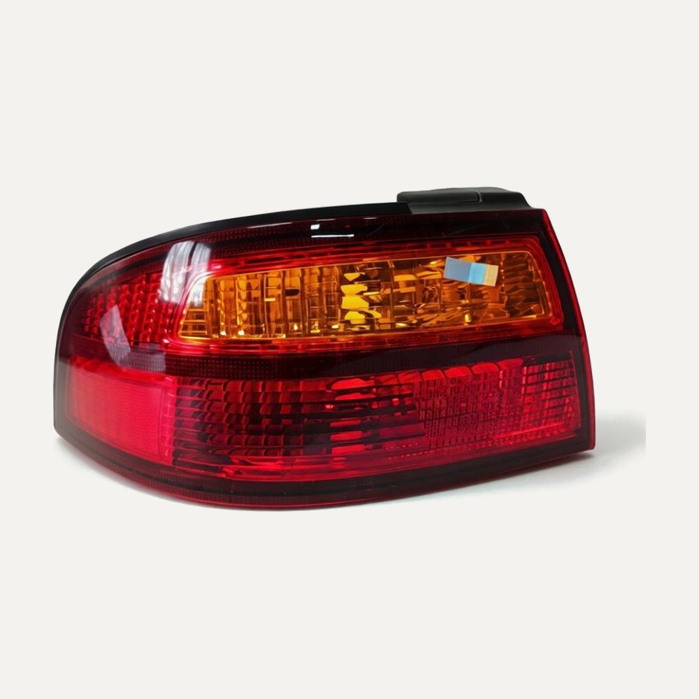 Фонарь задний правый Toyota